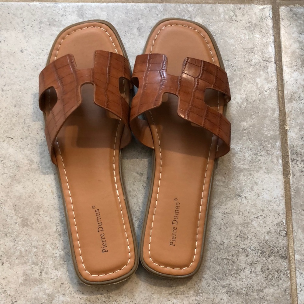 Pierre Dumas slide in sandals NWT